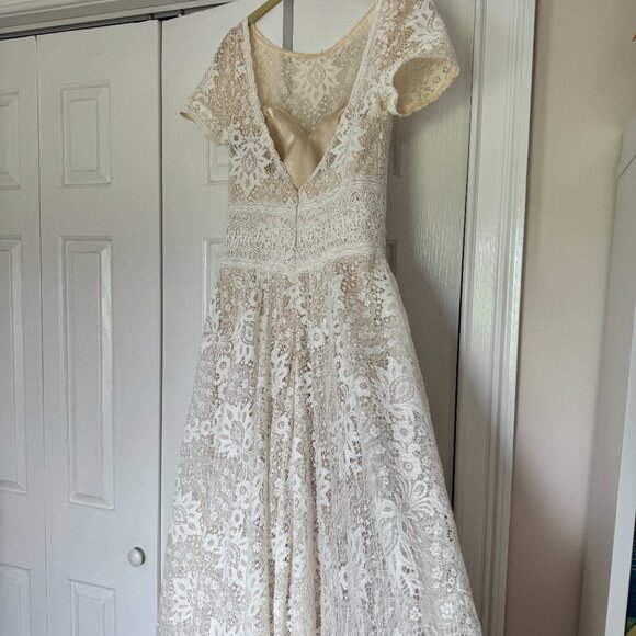 AW Bridal Calla Wedding Dress - Lace, Ivory, Train, Short Sleeves, Fitted Waist - Picture 6 of 9